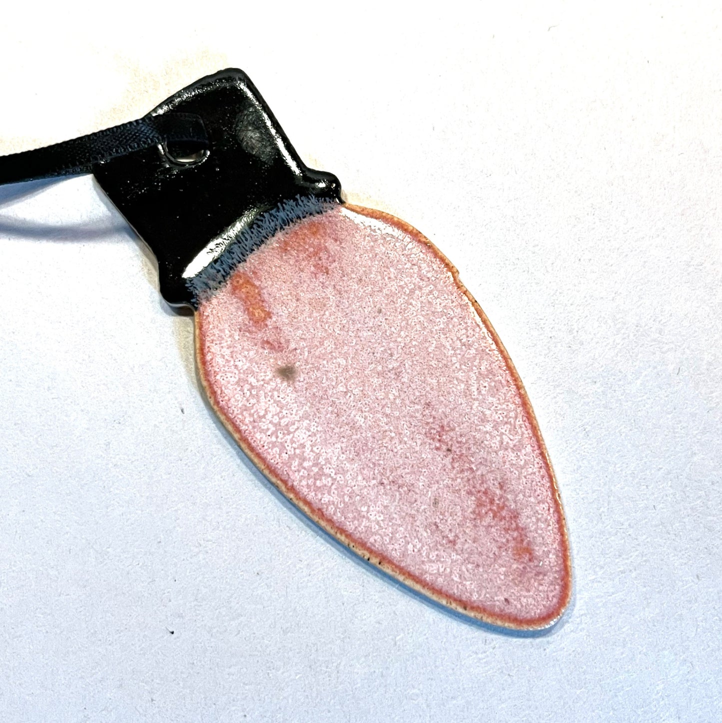 Light bulb ornament - Pink