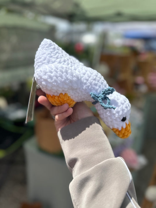 06 - Shelf Sitter Crochet Goose