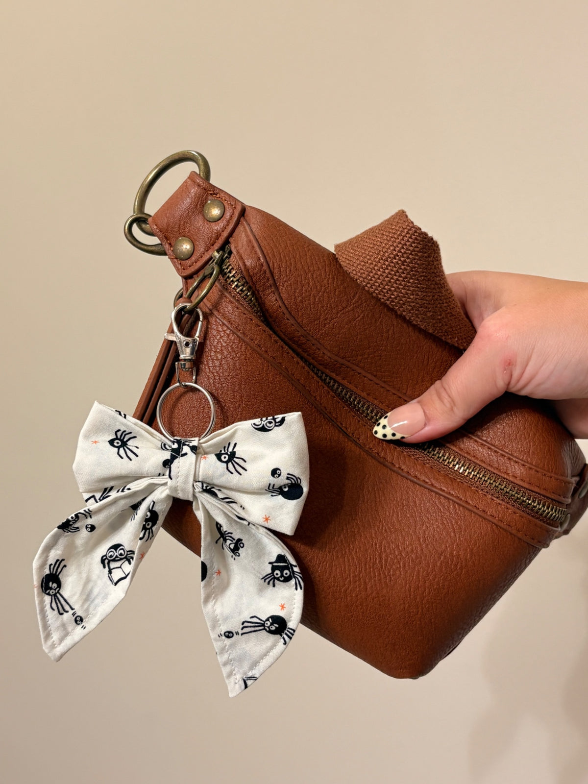 063 - Spiders Bow Keychain