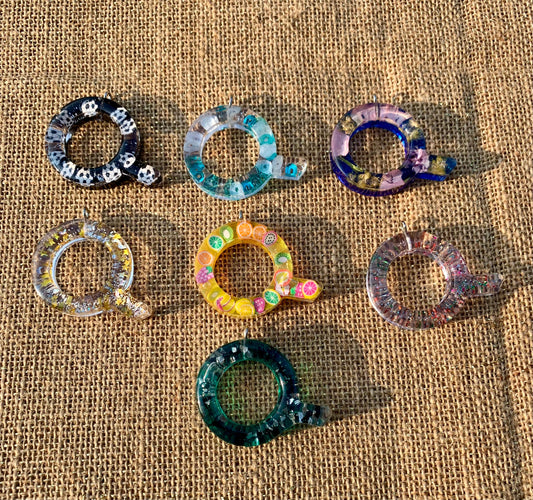 017 - Resin Letter "Q" Charms for Keychains