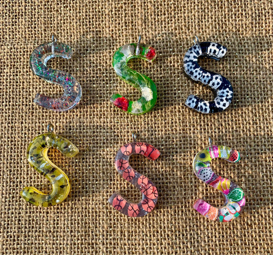 017 - Resin Letter "S" Charms for Keychains