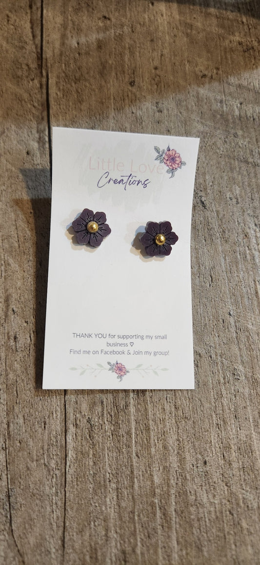 Acrylic purple flower stud earrings 