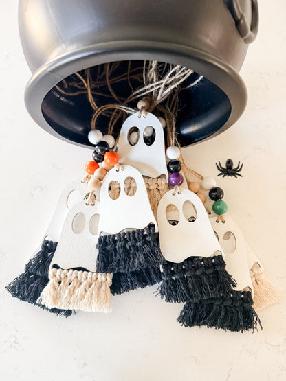 021 - Macrame & Wooden Ghost Hanger (Wooden Beads)