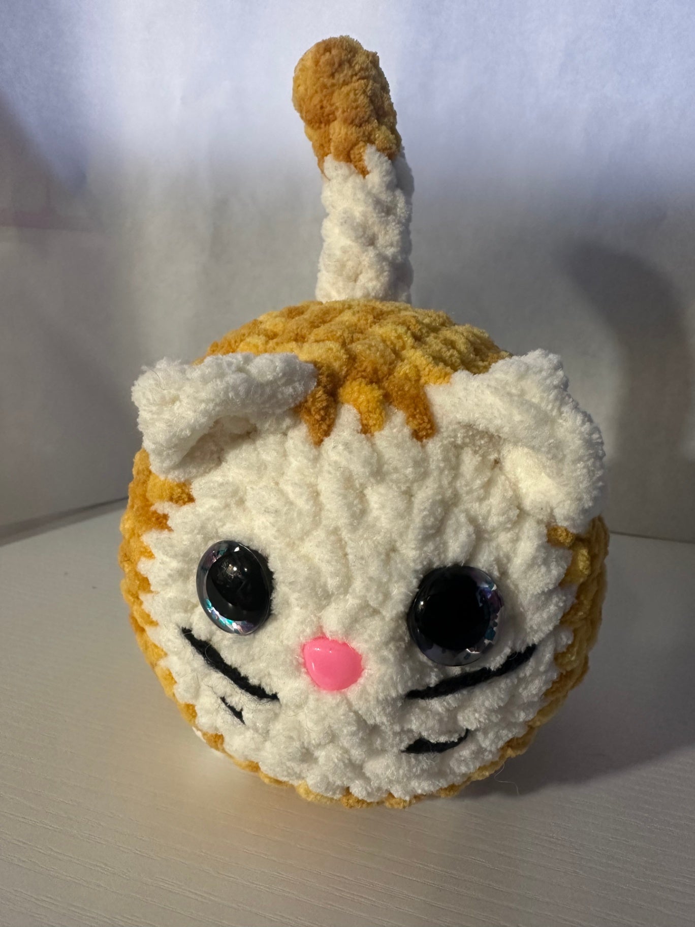 Loaf Cat - white and yellow solid