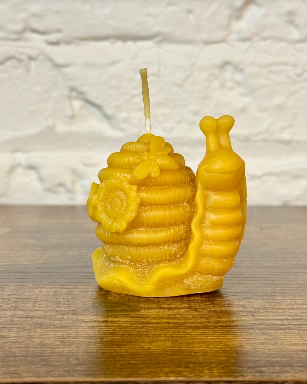 055 - Beeswax Happy Snail Candle