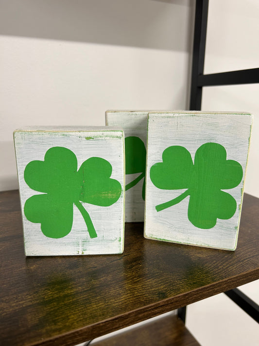 05 - St Patricks' Day Shamrock Wood Block Decor