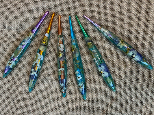017 - Botanical Shimmer Green Resin Crochet Hook Set with Flowers