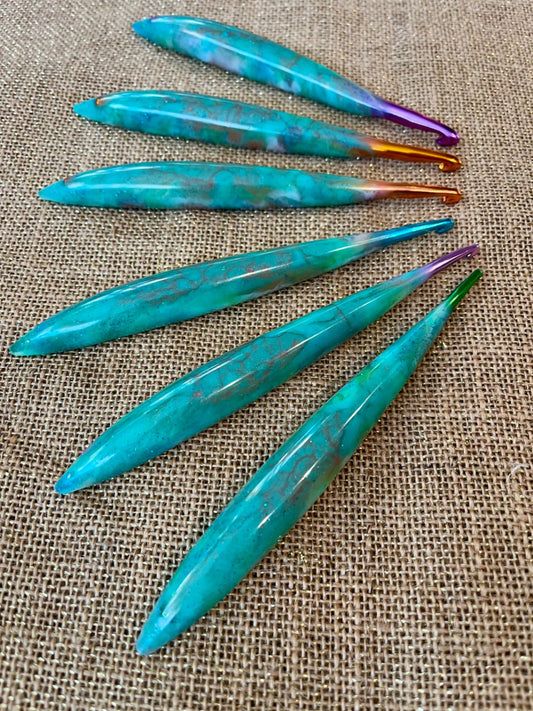 017 - Free Spirit Teal & Orange Swirl Sparkle Resin Crochet Hook Set