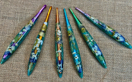 017 - Botanical Shimmer Green Resin Crochet Hook Set with Flowers