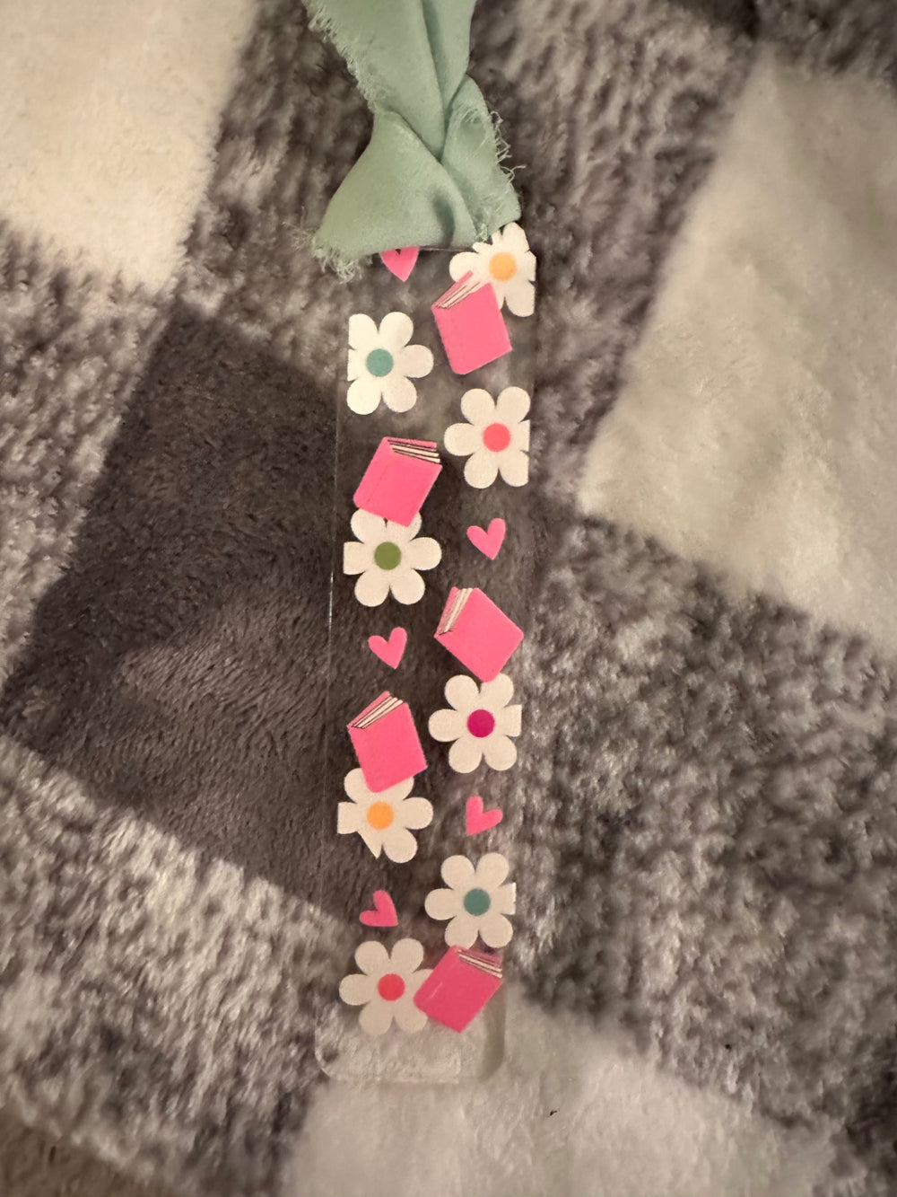 059 - Daisy & Books Acrylic Bookmark with Tassel