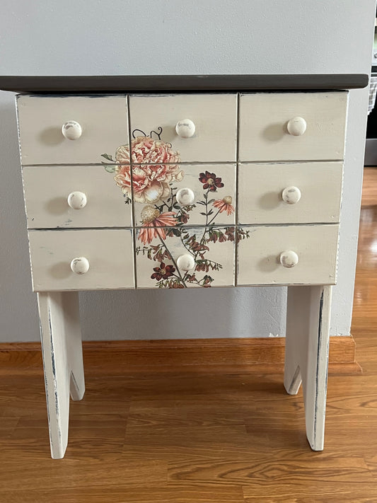 027 - Shabby Chic Distressed Side table