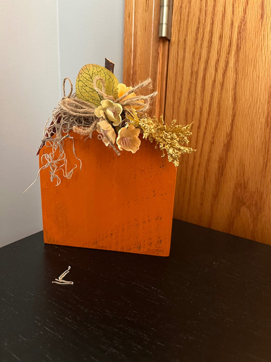 027 - Wooden Pumpkin Shelf Sitter Decor