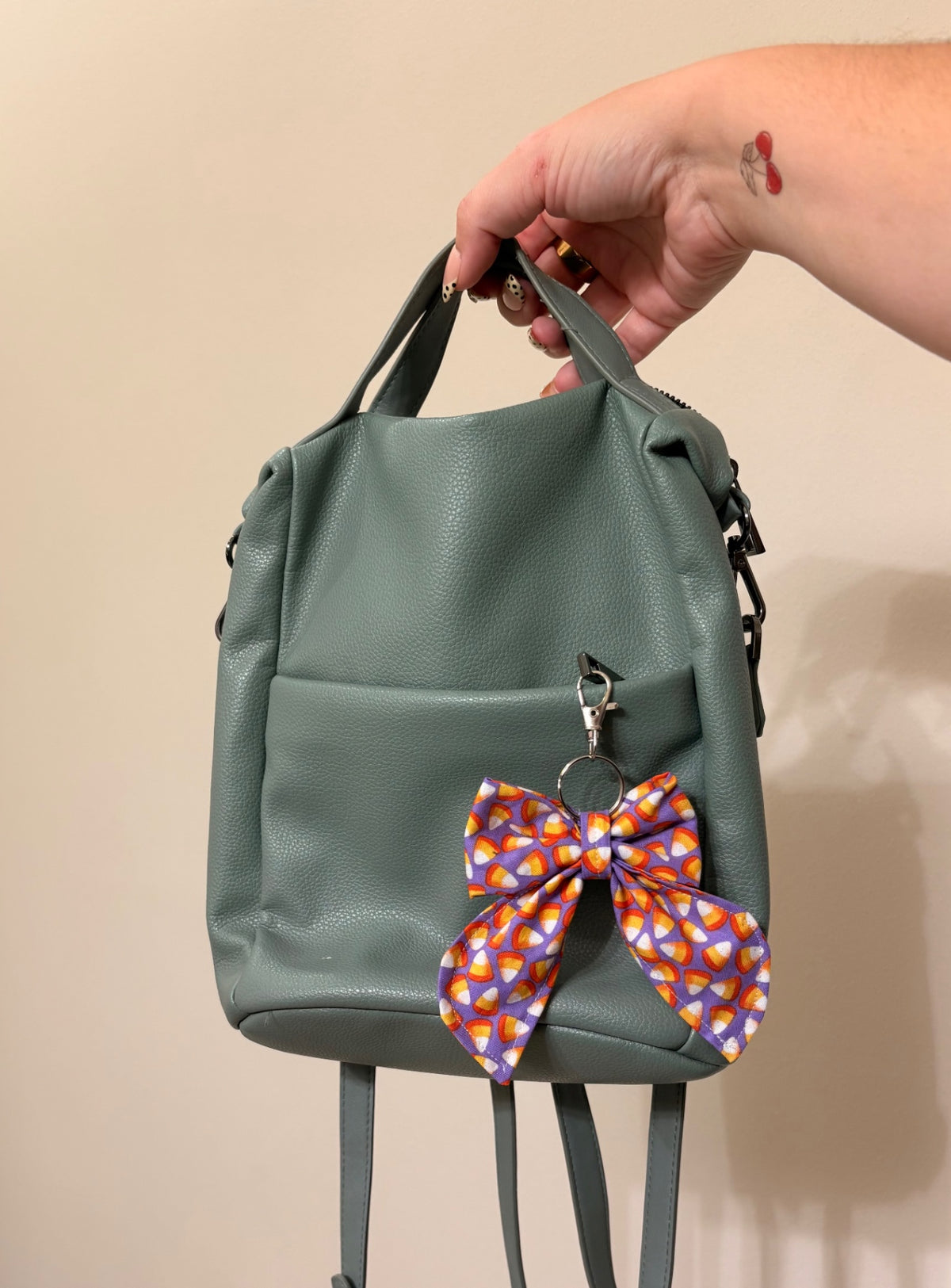 063 - Candy Corn Bow Keychain