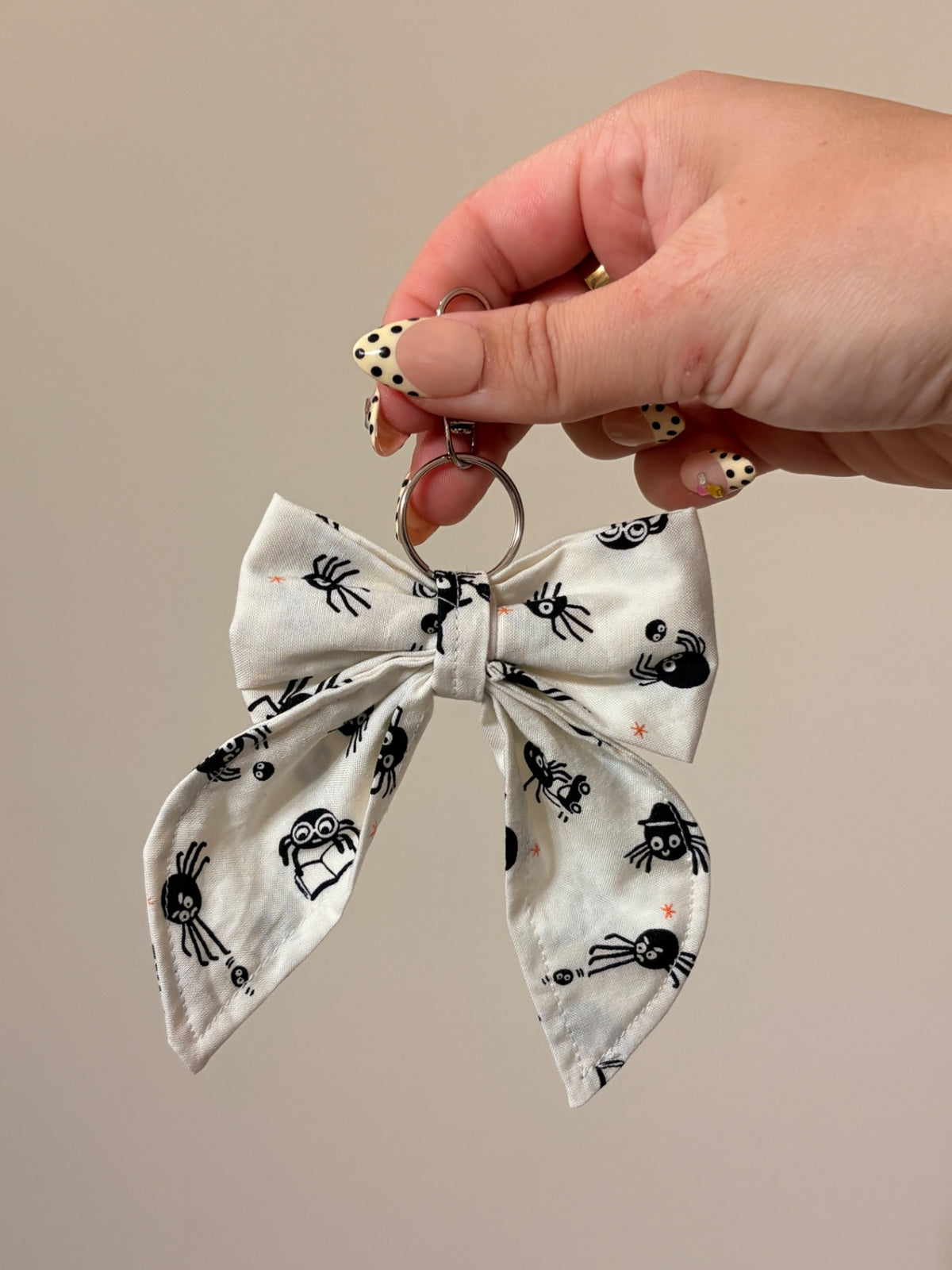 063 - Spiders Bow Keychain