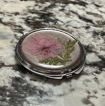 Pressed Flower Resin Compact Mirror – A Touch of Nature & Beauty