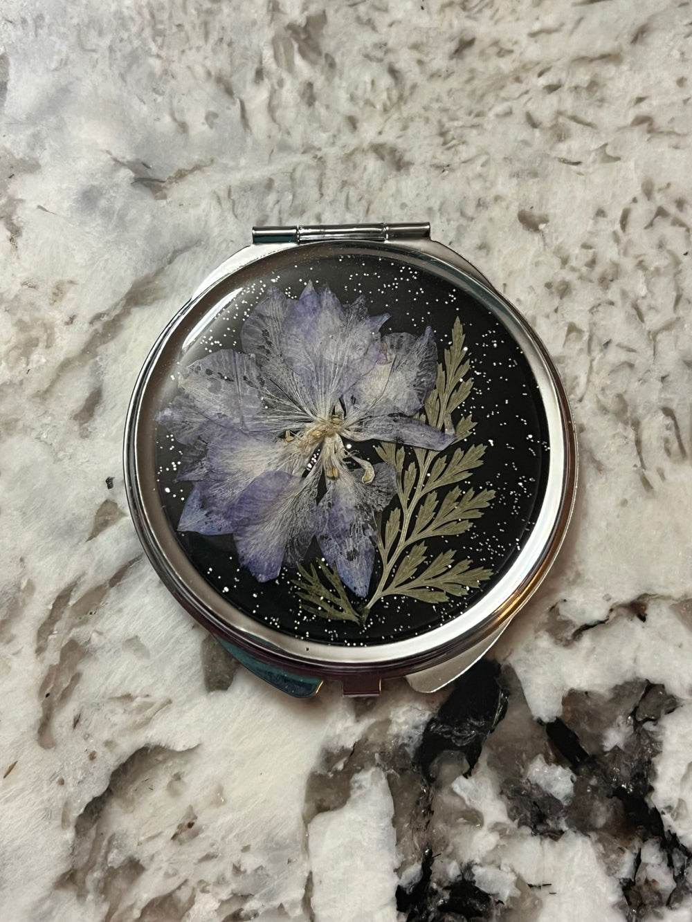Pressed Flower Resin Compact Mirror – A Touch of Nature & Beauty
