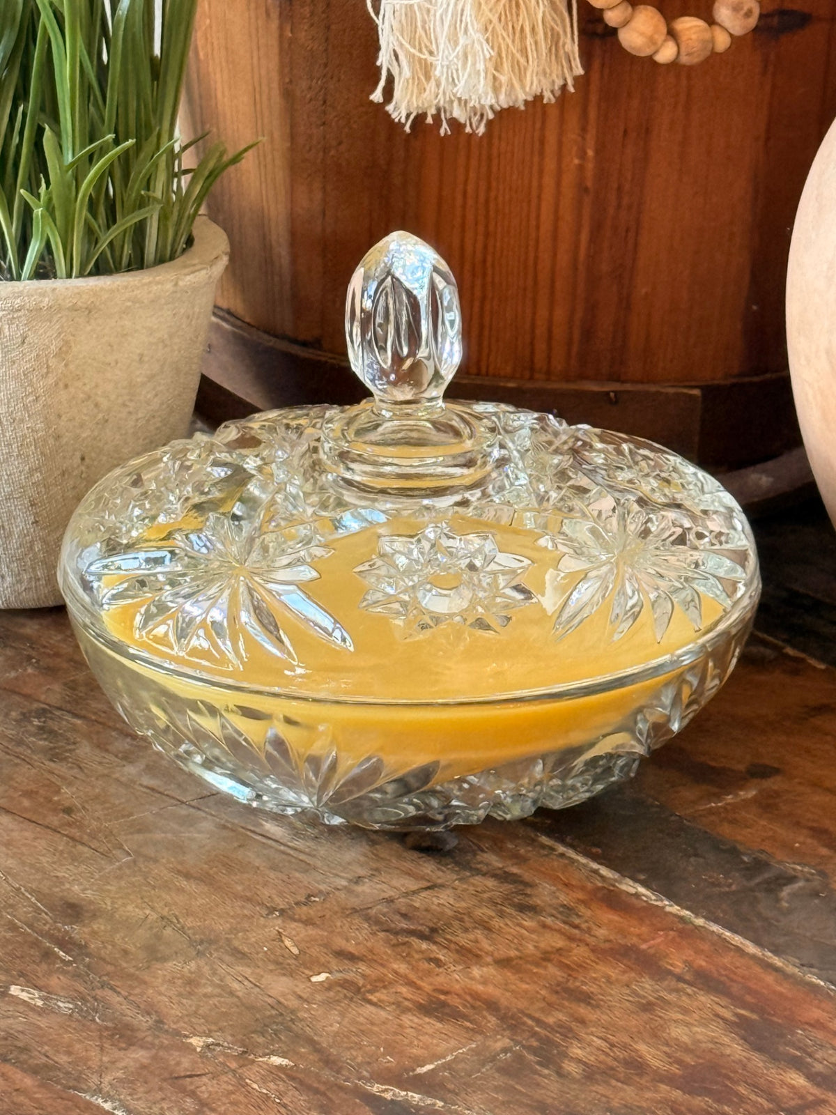 076 - Fragrance-Free Beeswax Candle Golden Grandeur