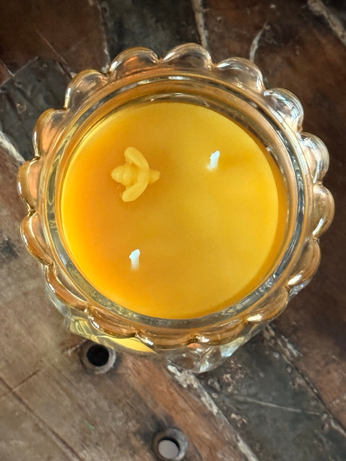 076 - Fragrance-Free Beeswax Candle Honey Scallop