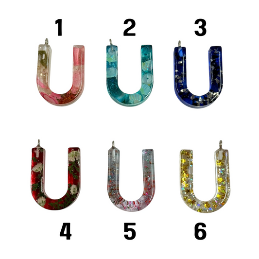 017 - Resin Letter "U" Charms for Keychains
