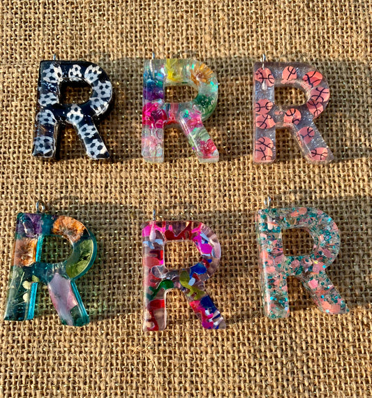 017 - Resin Letter "R" Charms for Keychains