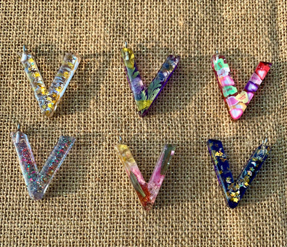 017 - Resin Letter "V" Charms for Keychains