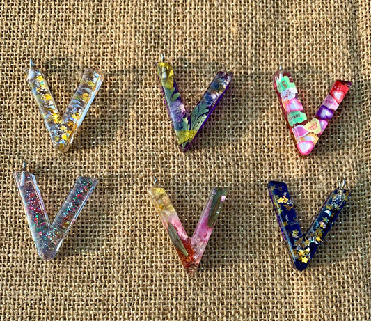 017 - Resin Letter "V" Charms for Keychains