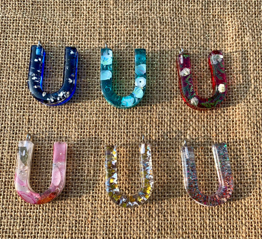 017 - Resin Letter "U" Charms for Keychains