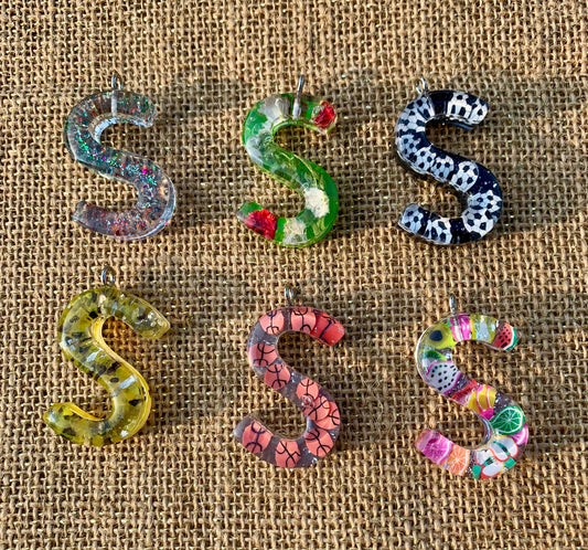 017 - Resin Letter "S" Charms for Keychains