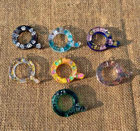 017 - Resin Letter "Q" Charms for Keychains