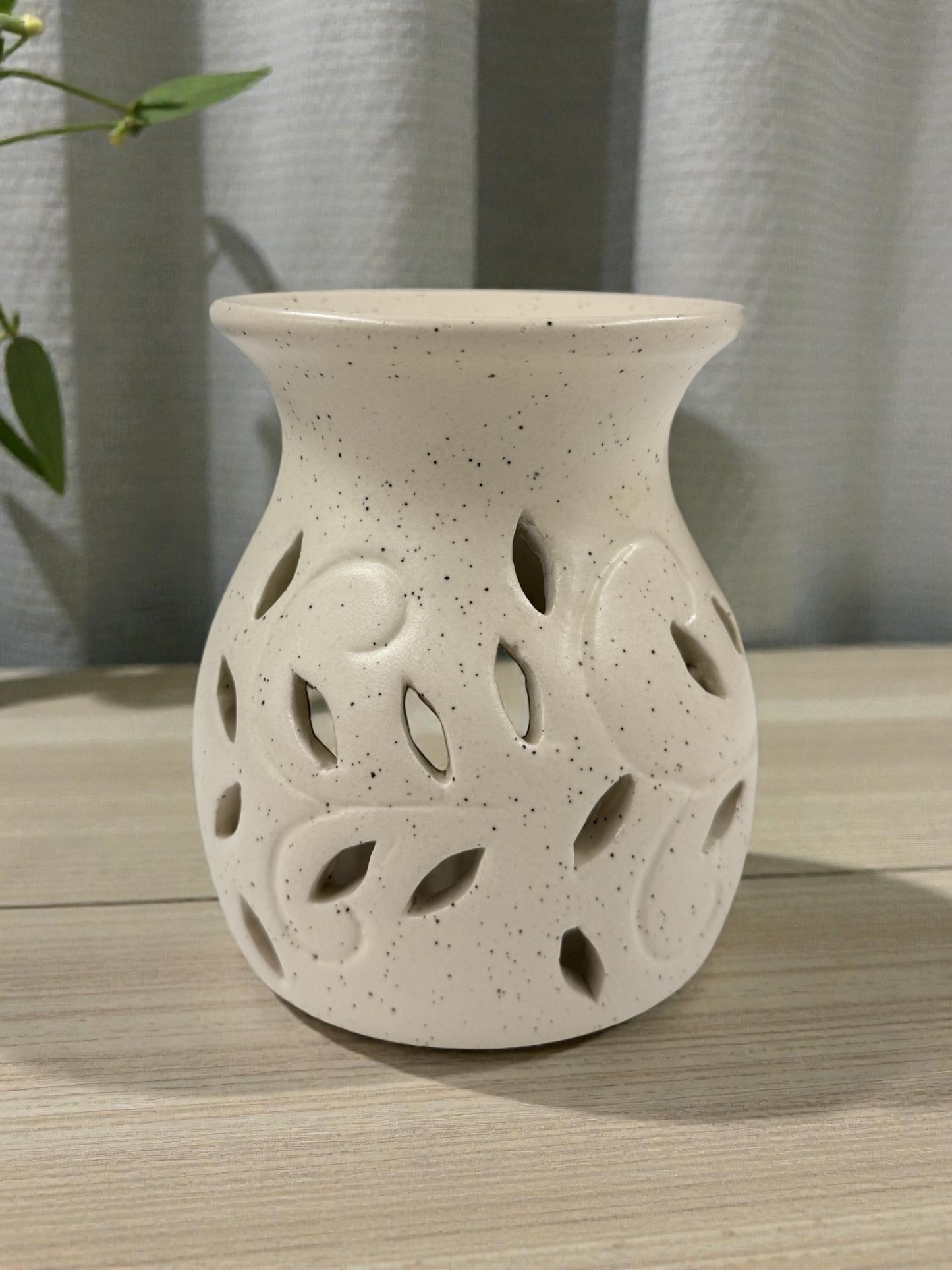 Cream Ceramic Oil & Wax Warmer | Maxilyn House